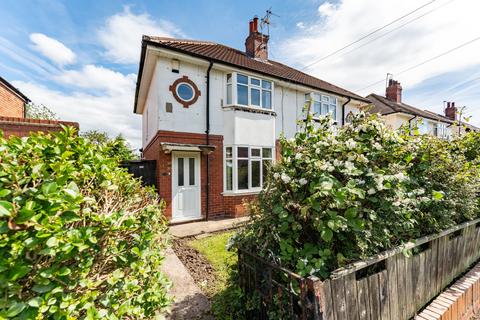 2 bed property, in Woodside Avenue, £239,950