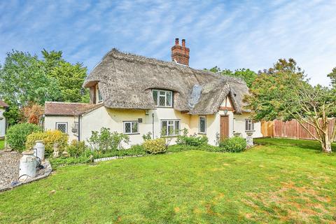4 bed property, in Cutlers Green, £935,000