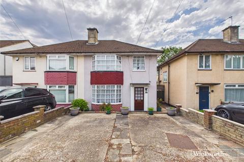 3 bed property, in Layfield Road, £575,000