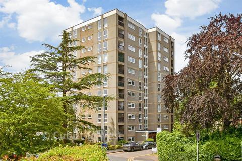 2 bed property, in Bonchurch Close, £270,000