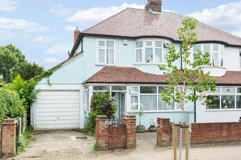 3 bed property, in Spenser Road, £450,000