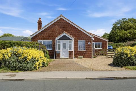 2 bed property, in Kilnsea Road, £385,500