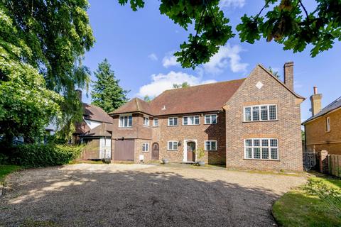 6 bed property, in Chestnut Avenue, £1,250,000