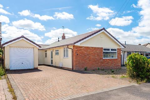 3 bed property, in Detached bungalow in quiet cul de sac location within Wrington, £450,000