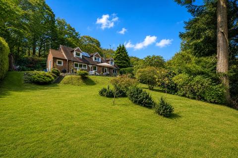 5 bed property, in Hindhead, £1,150,000