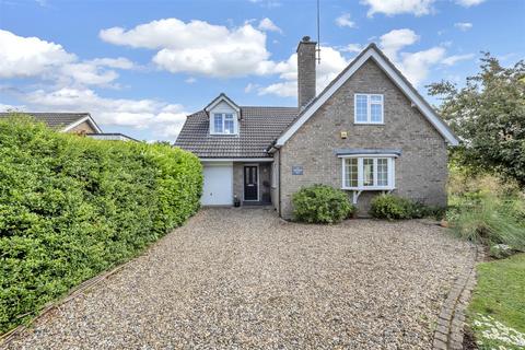 5 bed property, in Orchard Way, £625,000