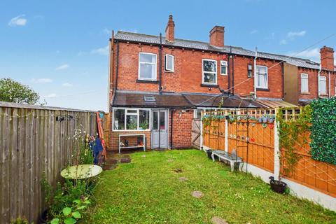 2 bed property, in Canal Lane, £200,000