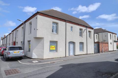 3 bed property, in Tarring Street, £60,000