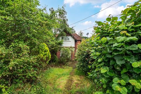 3 bed property, in Heath Road, £400,000