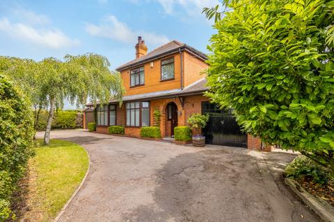 4 bed property, in Fosse Lane, £550,000