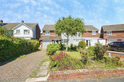 3 bed property, in Fairway Avenue, £375,000