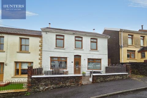 3 bed property, in Brookland Terrace, £210,000