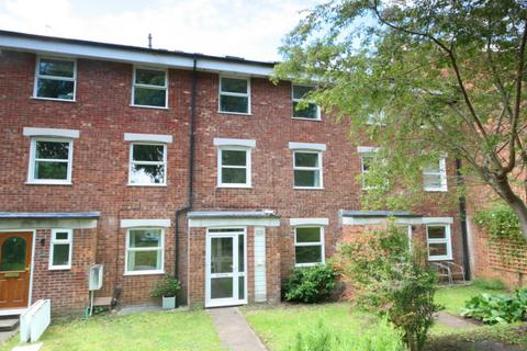 6 bed property, in Templars Close, £550,000
