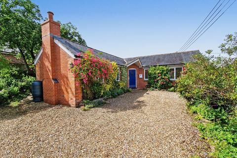 2 bed property, in Bridport, £375,000