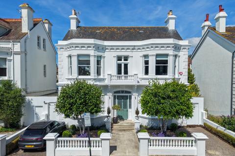 4 bed property, in Westbourne Villas, £2,500,000