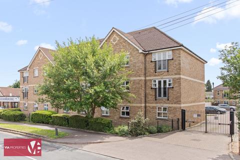 2 bed property, in Park Lane, £315,000