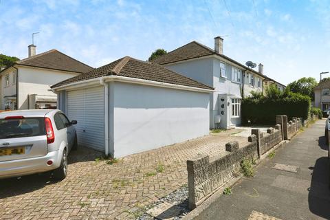 3 bed property, in Beauchamp Avenue, £300,000