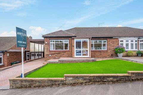 2 bed property, in Fernheath Way, £485,000