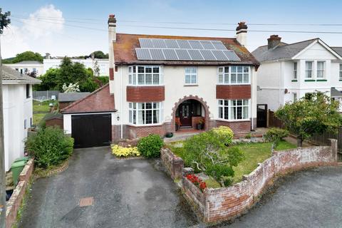 4 bed property, in Barnsley Close, £650,000