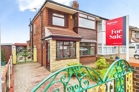 3 bed property, in Easington Road, £195,000