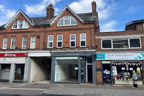 2 bed property, in Hamilton Road, £250,000
