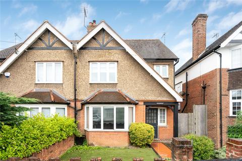 3 bed property, in Park Road, £850,000