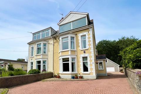 4 bed property, in Beach Road, £499,950