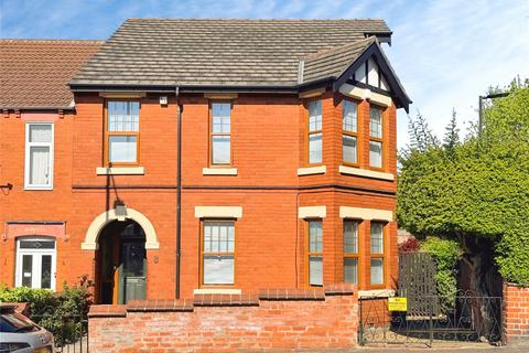 4 bed property, in Norborough Road, £250,000
