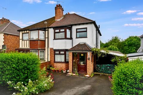 3 bed property, in 27 Kenelm Road, £70,000