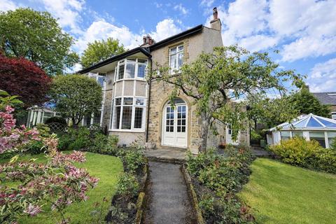 3 bed property, in Rufford Villas, £275,000