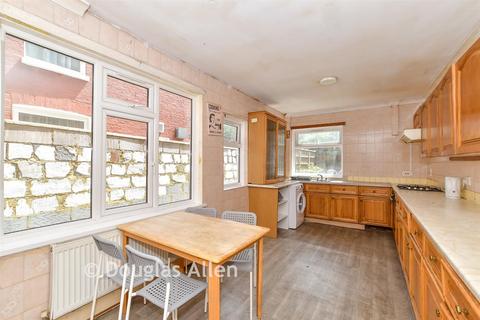 3 bed property, in Glenthorne Road, £750,000