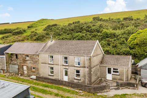 2 bed property, in Llannon SA14, £750,000