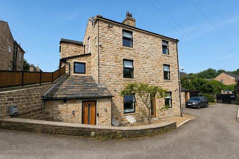 6 bed property, in Chapel Street, £595,000