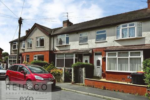 3 bed property, in Fairfield Drive, £140,000