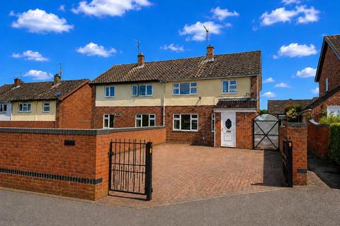 3 bed property, in Hillboro Rise, £275,000