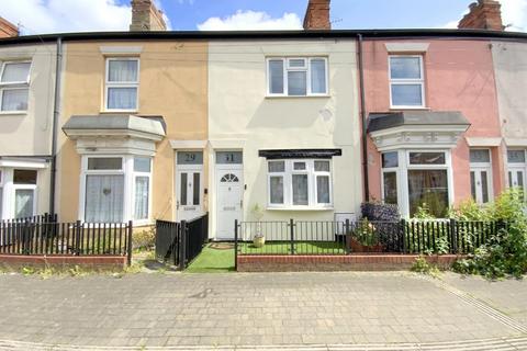 2 bed property, in Guildford Street, £80,000