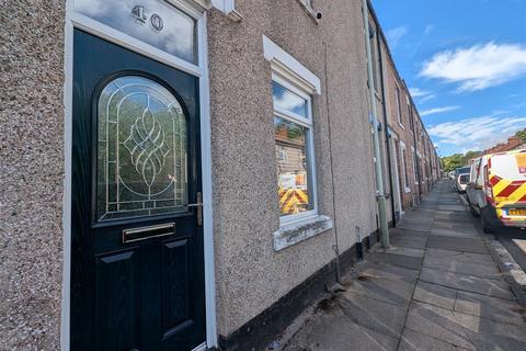 2 bed property, in Cumberland Street, £85,000