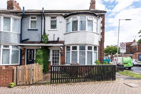 3 bed property, in Southcoates Lane, £115,000