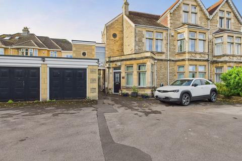 3 bed property, in Oldfield Road, £500,000