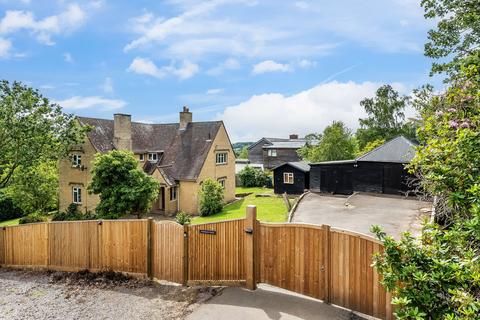 4 bed property, in Burrswood, £975,000
