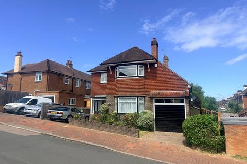 4 bed property, in Newlands Rise, £800,000