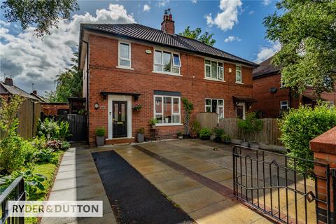 2 bed property, in Rhodes Crescent, £170,000