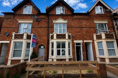6 bed property, in Middleton Road, £460,000
