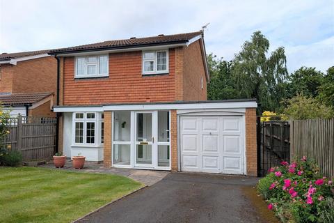 4 bed property, in 5 Six Acres, £325,000