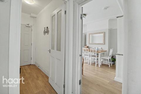 5 bed property, in Balnacraig Avenue, £750,000
