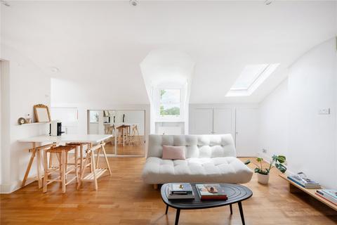 1 bed property, in Belsize Avenue, £520,000