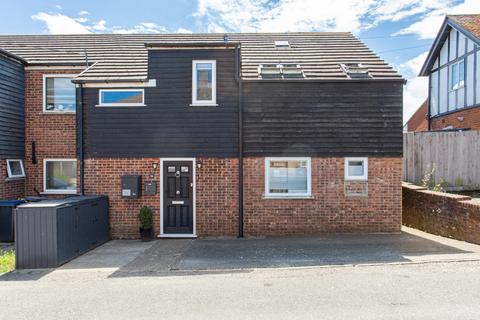 3 bed property, in Ross Gardens, £400,000