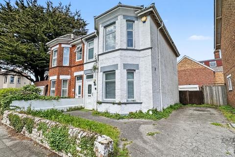4 bed property, in 130 Avon Road, £250,000