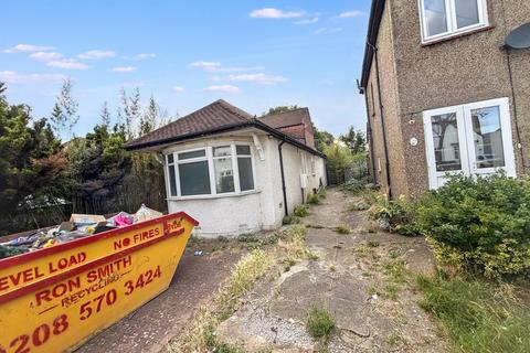 3 bed property, in Glasbrook Avenue, £570,000