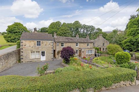 3 bed property, in Calver, £480,000